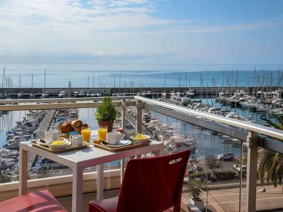 Üç Kişilik Oda, Birden Çok Yatak, Deniz Manzaralı