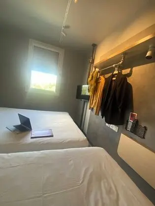 Üç Kişilik Oda, Birden Çok Yatak