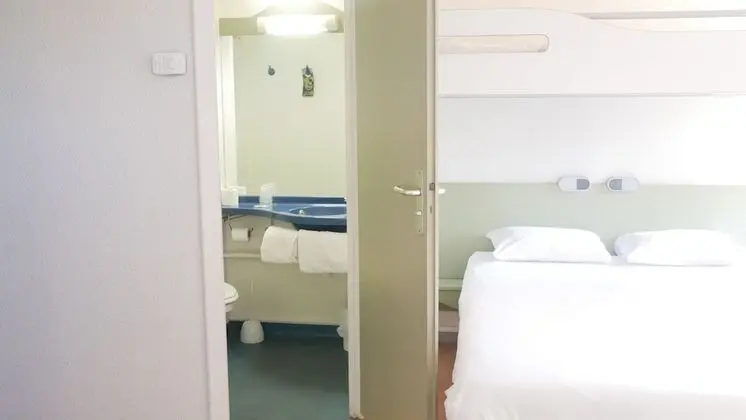 Üç Kişilik Oda, Birden Çok Yatak