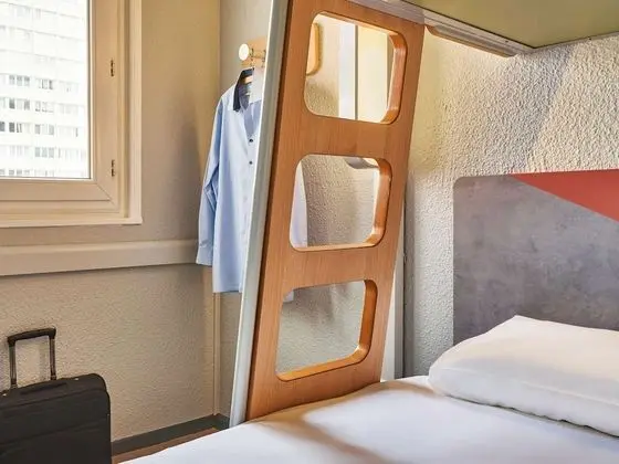 Üç Kişilik Oda, Birden Çok Yatak (with a double bed for 2 people and a)