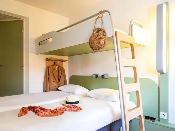 Üç Kişilik Oda, Birden Çok Yatak