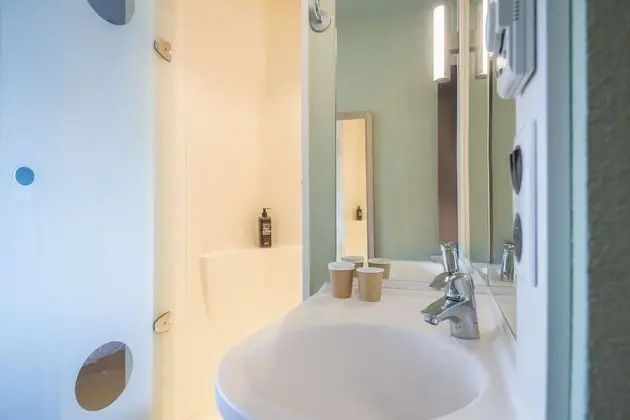 Üç Kişilik Oda, Birden Çok Yatak