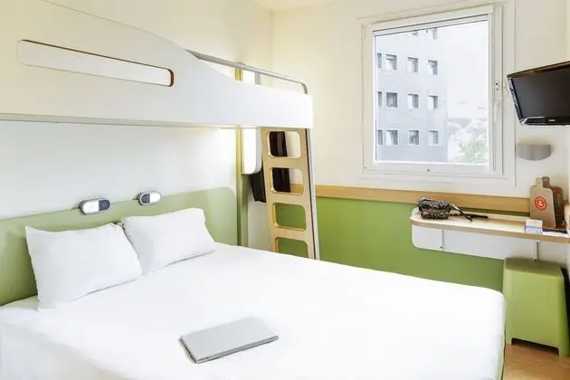 Üç Kişilik Oda, Birden Çok Yatak