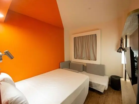 Standard Oda, 1 Çift Kişilik Yatak ve Çekyat