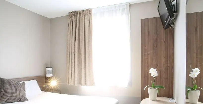 Üç Kişilik Oda, Birden Çok Yatak