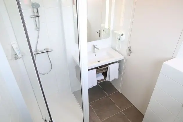 Üç Kişilik Oda, Birden Çok Yatak