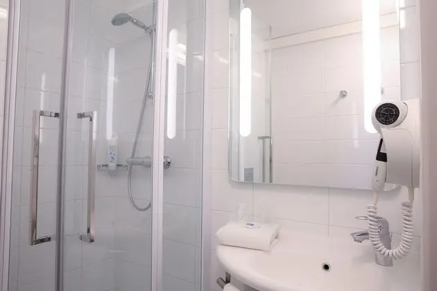 Üç Kişilik Oda, Birden Çok Yatak