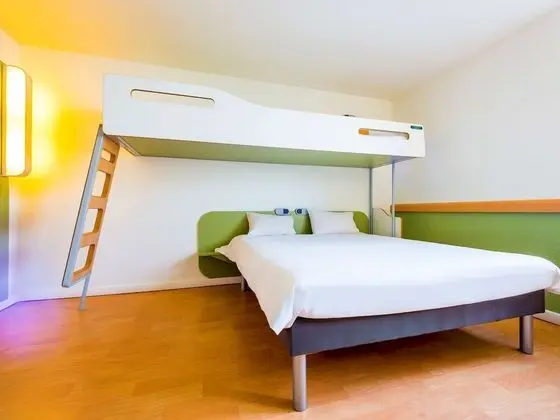 Üç Kişilik Oda, Birden Çok Yatak