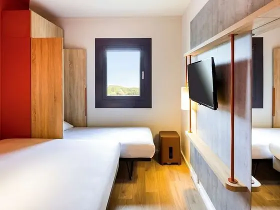 Üç Kişilik Oda, Birden Çok Yatak