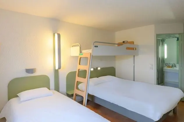 Üç Kişilik Oda, Birden Çok Yatak