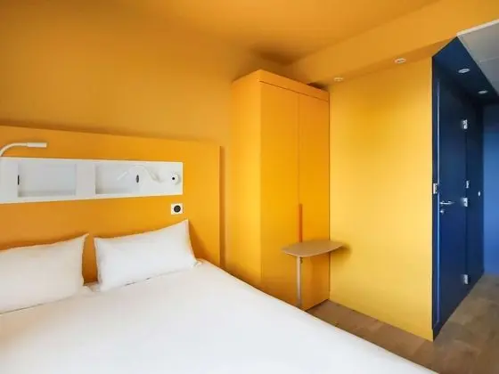 Üç Kişilik Oda, Birden Çok Yatak