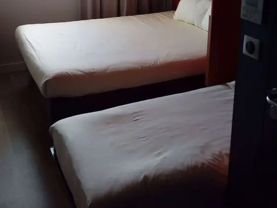 Üç Kişilik Oda, Birden Çok Yatak