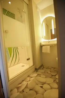 Üç Kişilik Oda, Birden Çok Yatak