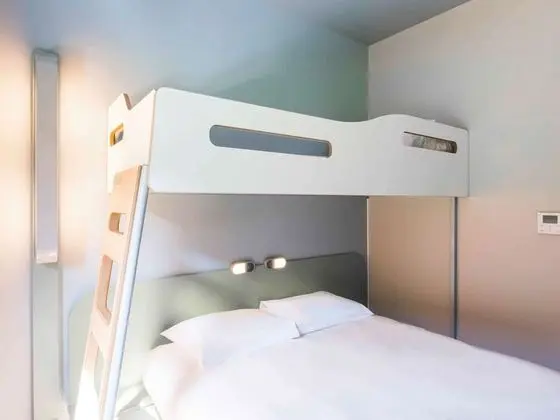 Üç Kişilik Oda, Birden Çok Yatak