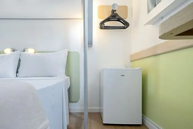 Standard Oda, 1 Çift Kişilik Yatak (Cama de casal)