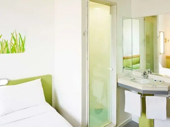 Standard Oda, 1 Çift Kişilik Yatak (Cama de casal)