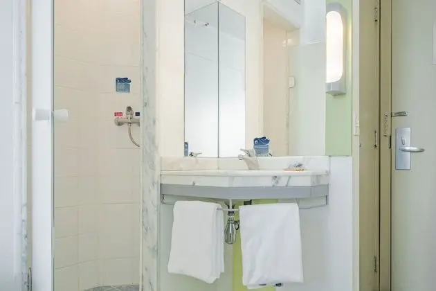 Standard Oda, 1 Çift Kişilik Yatak (Cama de casal)