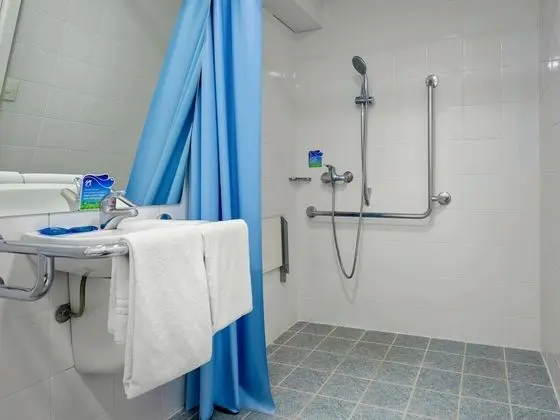 Oda, Birden Çok Yatak (Functional Adapted)
