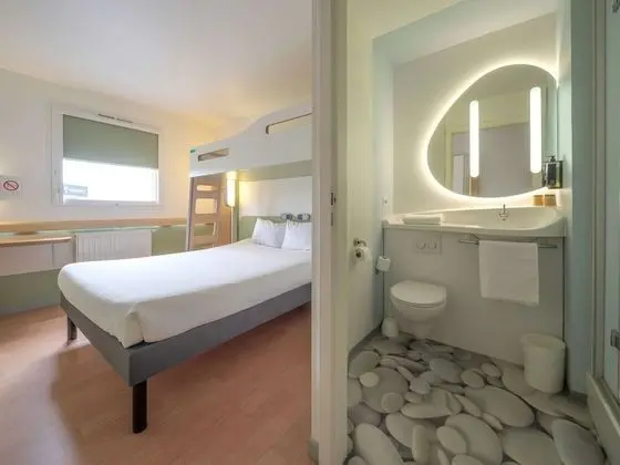 Üç Kişilik Oda, Birden Çok Yatak