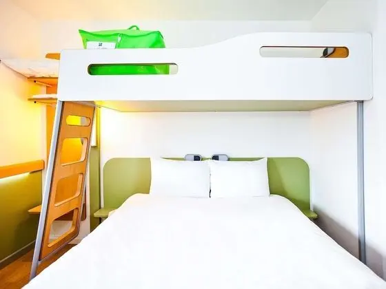 Üç Kişilik Oda, Birden Çok Yatak