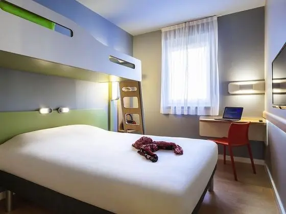 Üç Kişilik Oda, Birden Çok Yatak