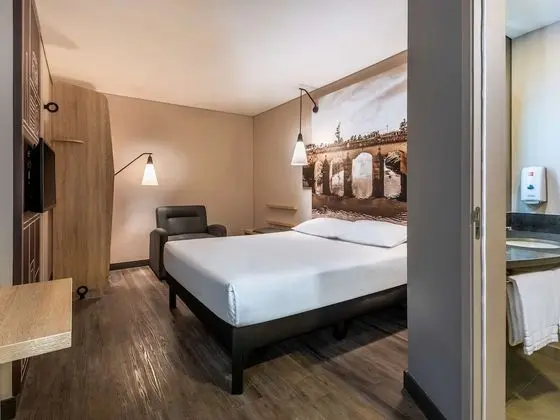 Standard Oda, 1 Çift Kişilik Yatak ve Çekyat