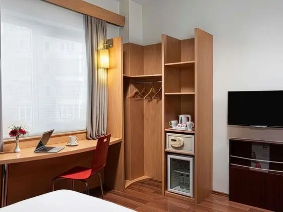 Tek Büyük Yataklı Oda, 1 Çift Kişilik Yatak