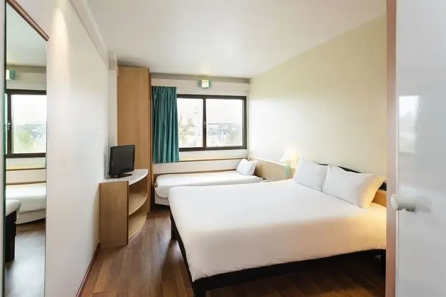 Family Oda (with 1 Double Bed and Extra Bed)