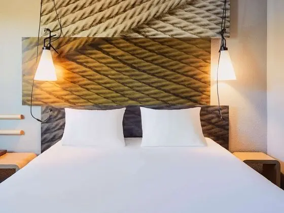 Tek Büyük Yataklı Oda, Havuz Manzaralı