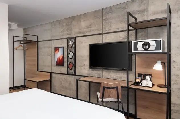 Standard Tek Büyük Yataklı Oda, 1 Çift Kişilik Yatak (NEWLY REFURBISHED)