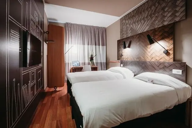 Tek Büyük Yataklı Oda, 1 Çift Kişilik Yatak