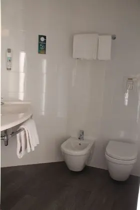 Tek Büyük Yataklı Oda, 1 Çift Kişilik Yatak