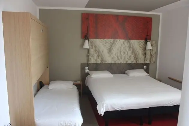 Tek Büyük Yataklı Oda, Birden Çok Yatak