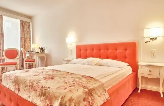 Deluxe Double Room, Palace of Parliament view
