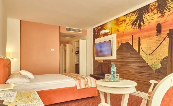Deluxe Double Room, Palace of Parliament view