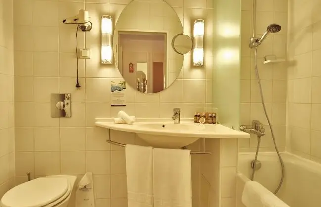 Deluxe Double Room with Sofa, Palace of Parliament view