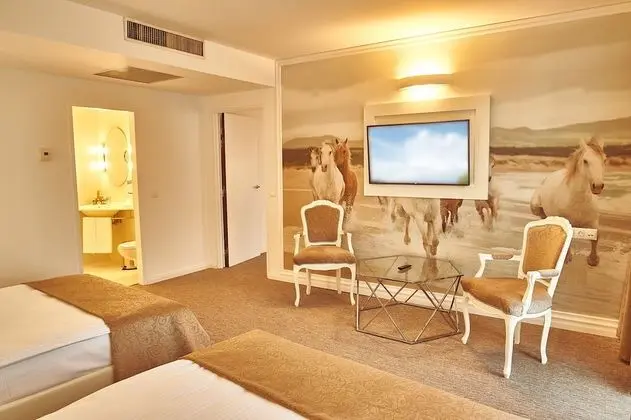 Deluxe Family  PLUS Suite