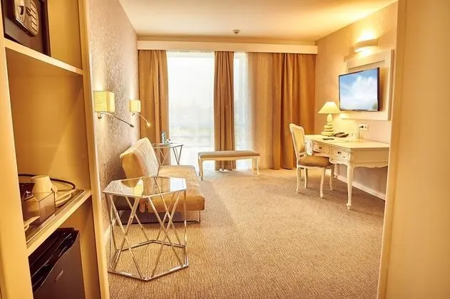Deluxe Family  PLUS Suite