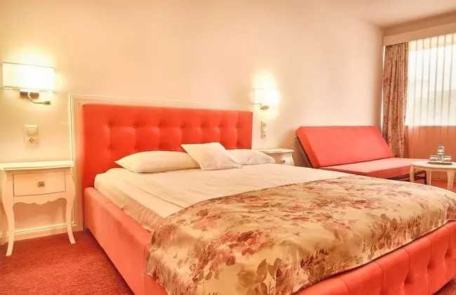 Deluxe Family Room with Sofabed, Palace of Parliament view