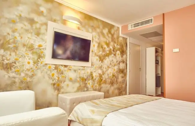 Deluxe Single Room, Palace of Parliament view