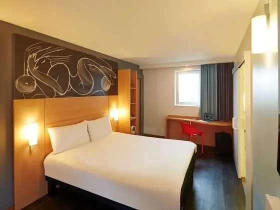 Tek Büyük Yataklı Oda, 1 Çift Kişilik Yatak