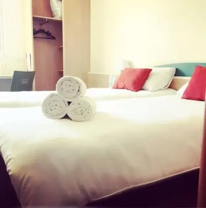 Oda, 2 Tek Kişilik Yatak