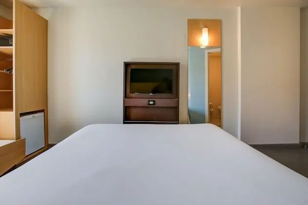Quarto Standard com Cama de Casal e 1 Cama Extra para Criança