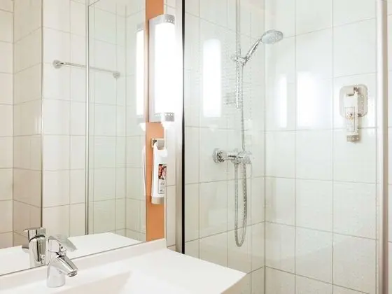 Tek Büyük Yataklı Oda, 1 Çift Kişilik Yatak