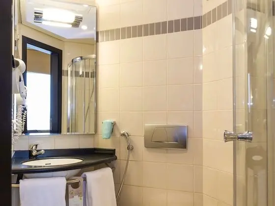 Panorama View with Amenities
