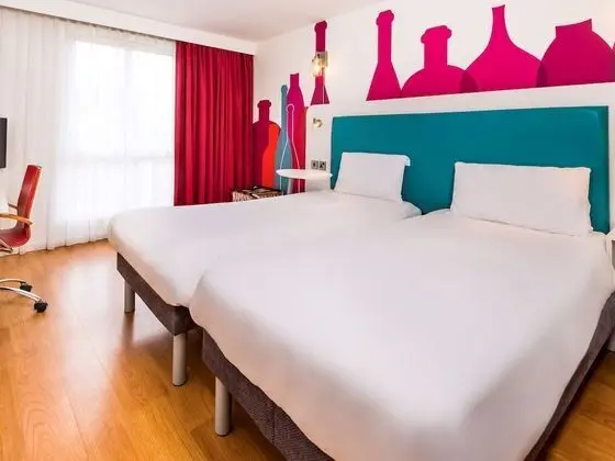 Oda, 2 Tek Kişilik Yatak (The Duet)