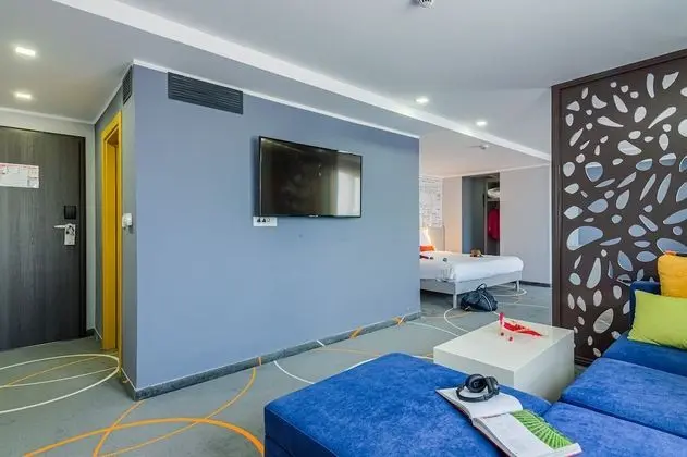 Premium Oda, 1 En Büyük (King) Boy Yatak ve Çekyat