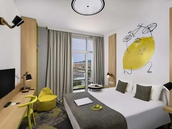 Design Tek Büyük Yataklı Oda, 1 Çift Kişilik Yatak