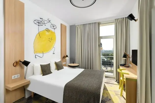 Design Tek Büyük Yataklı Oda, 1 Çift Kişilik Yatak