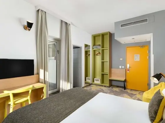 Design Tek Büyük Yataklı Oda, 1 Çift Kişilik Yatak